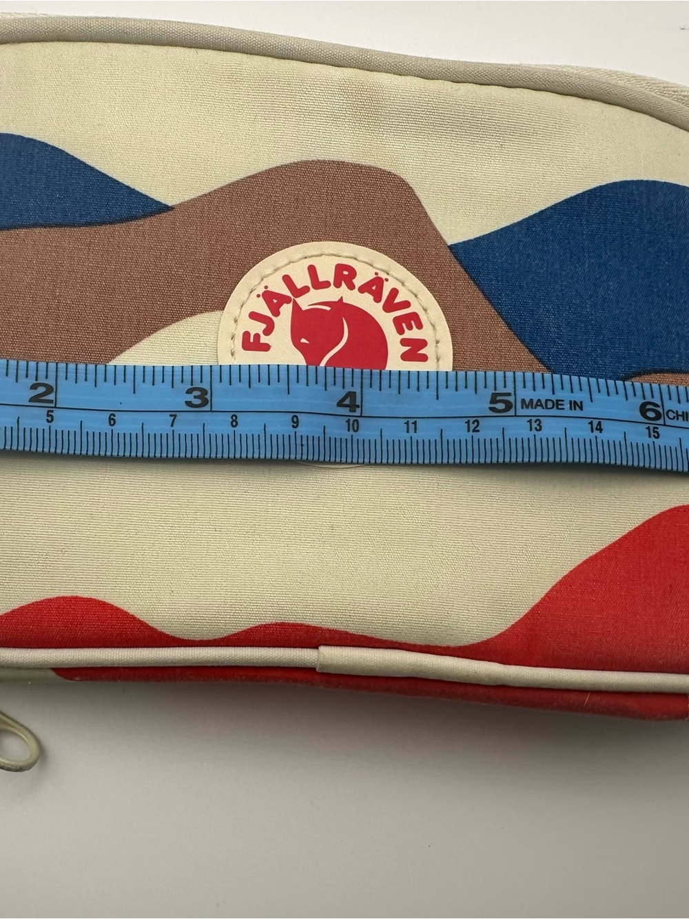 Fjallraven Kanken Zip travel wallet from the artist series in “Landscape” - Picture 6 of 10